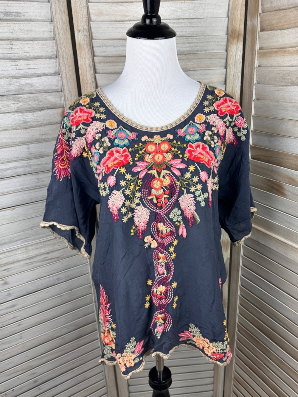 Johnny Was Navy Embroidered Pari Tunic Blouse Boho Floral Style Size XS